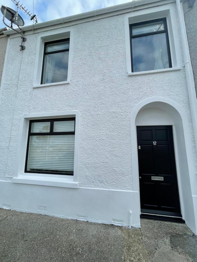 Cheerful 2 Bedroom Townhouse With Cinema Loft Pembroke Dock Exterior foto